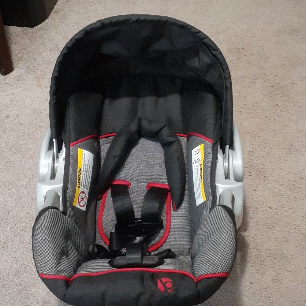 Gently used infant carseat